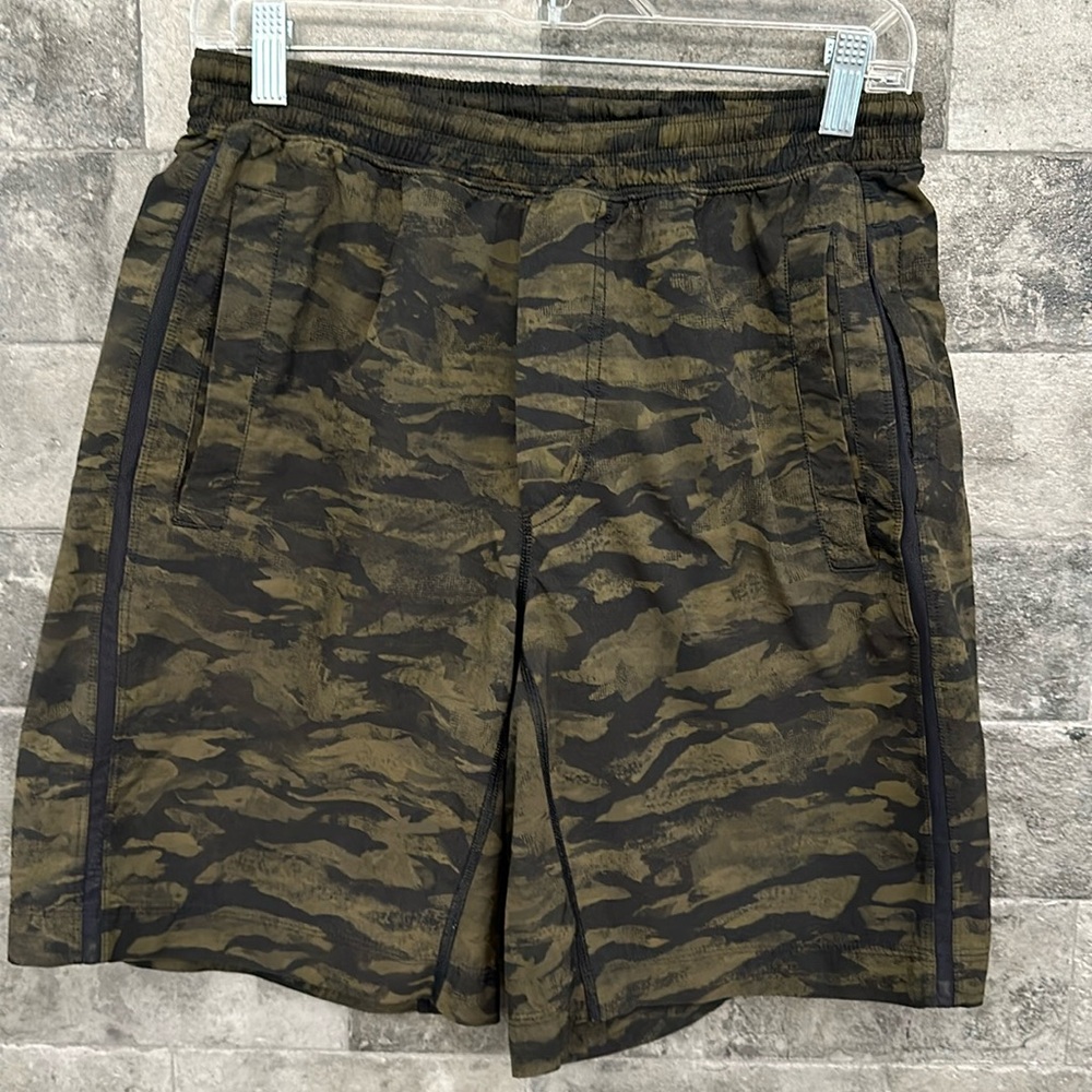 Lululemon Men’s Pacebreaker Medium Lined 9” Camo